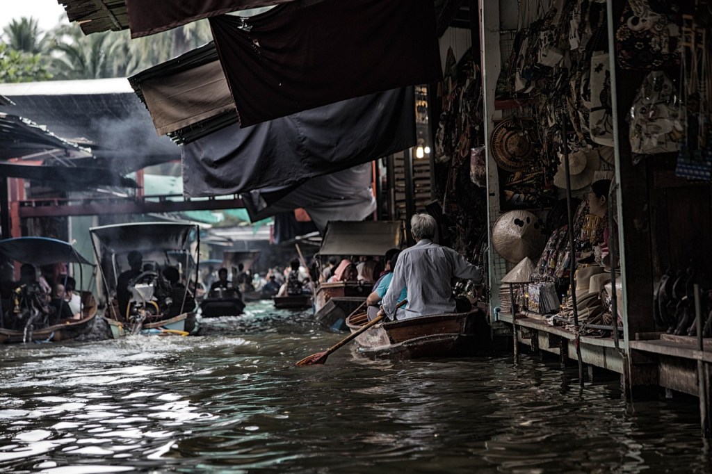 bangkok floating market waterway south east asia